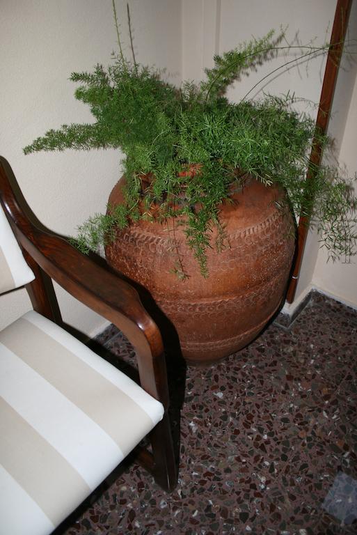 Hostal Puente De Piedra Zaragoza Luaran gambar